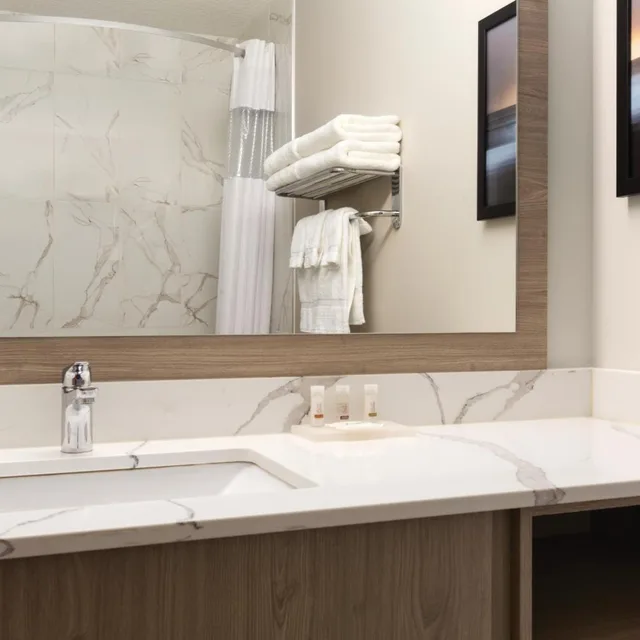 جناح بسرير كينج مع أريكة، Days Inn by Wyndham Calgary North Balzac 10/10