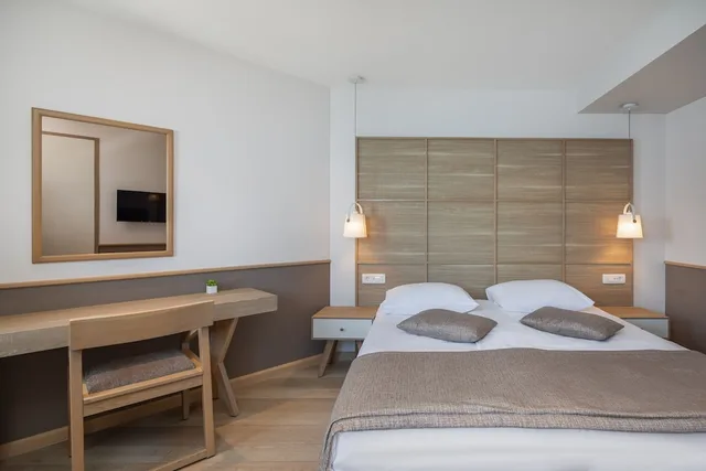 شقة سوبيريور بسرير كينج وسريرين منفصلين بإطلالة على البحر بشرفة بغرفتي نوم مع أريكة، APARTHOTEL TAMARIS 2/6