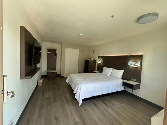 Room, Queen Bed, Main House, Accessible، Mission Inn San Luis Obispo 1/2