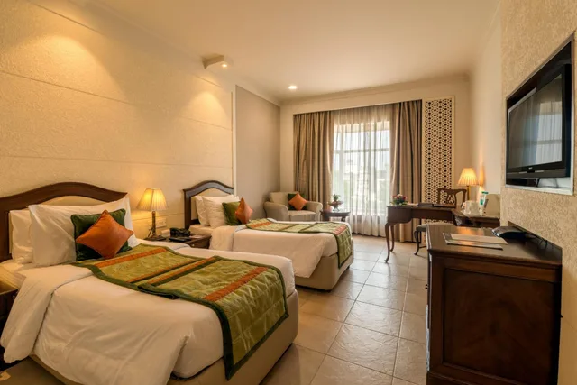 Green, Queen Bed، Howard Plaza the Fern 1/3
