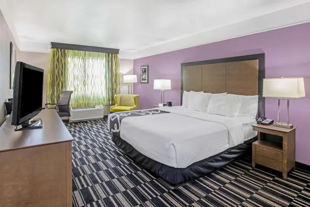 غرفة بسرير مزدوج، La Quinta Inn & Suites by Wyndham Modesto Salida 1/1