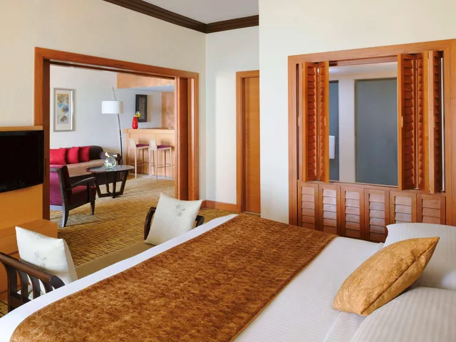 جناح تنفيذي بشرفة، Movenpick Hotel Jumeirah Beach 1/3