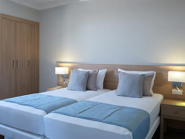 استوديو سوبيريور، Louis St. Elias Resort & Waterpark 7/13