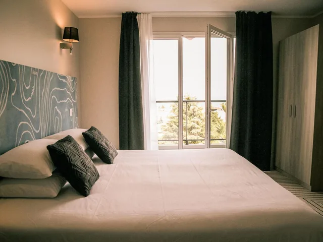 غرفة بسرير فردي وسرير كوين، Best Western Plus Antibes Riviera 3/10
