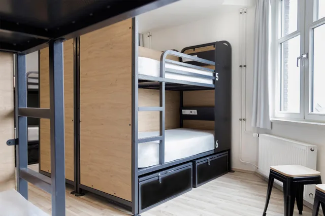 Private, Mixed Dorm, 8 Beds, 4 Bunk Beds، Generator Hamburg 1/2