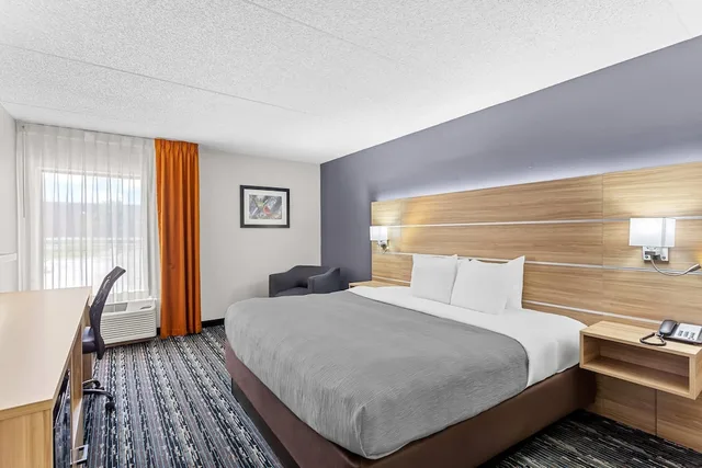 غرفة قياسية بسرير كينج، Quality Inn Rochester South 1/10