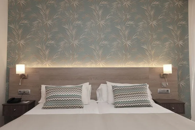 غرفة بسرير كينج بإطلالة على البحر، Hotel Puerto Palace 7/10