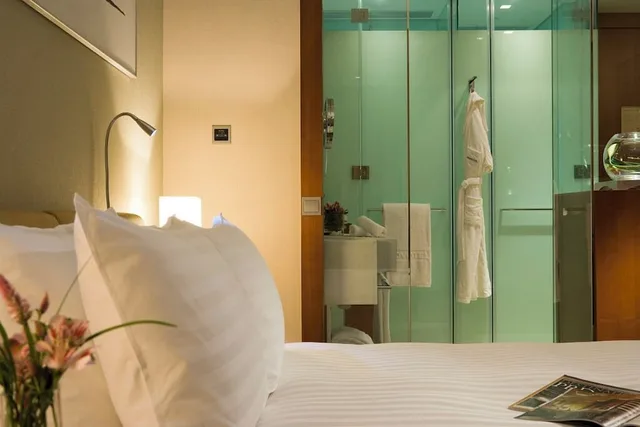 Standard, Queen Bed, Novotel Citygate Hotel Hong Kong 8/8