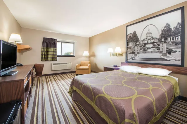 غرفة قياسية بسرير كوين للمدخنين، Super 8 by Wyndham Nevada 1/2