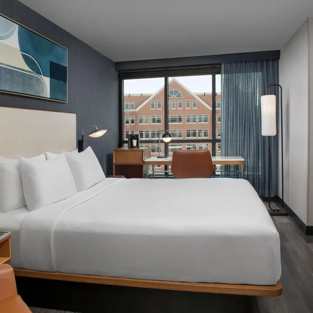 غرفة بسرير كينج في طابق مرتفع، Courtyard by Marriott Washington, DC Dupont Circle 1/10