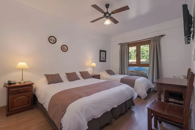 غرفة قياسية ثلاثية بسرير مزدوج وسرير فردي، Le Chatelet Hotel 2/6