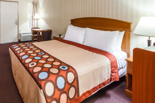Room, King Bed, Super 8 by Wyndham Anaheim/Disneyland Drive CA 3/5