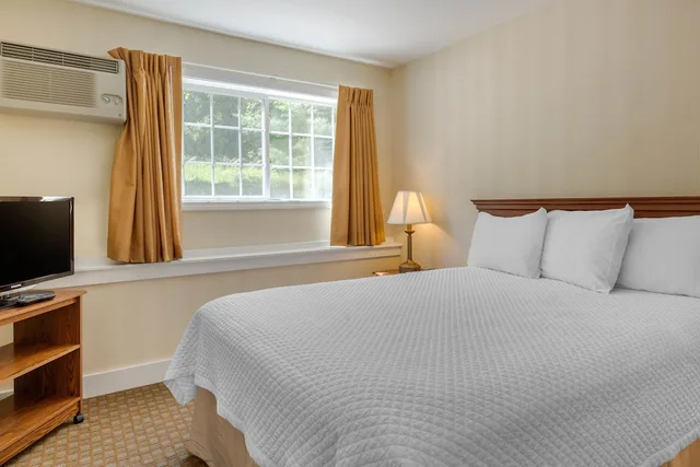 جناح بسريرين كوين بشرفة بغرفتي نوم مع أريكة، Ogunquit Hotel 3/10