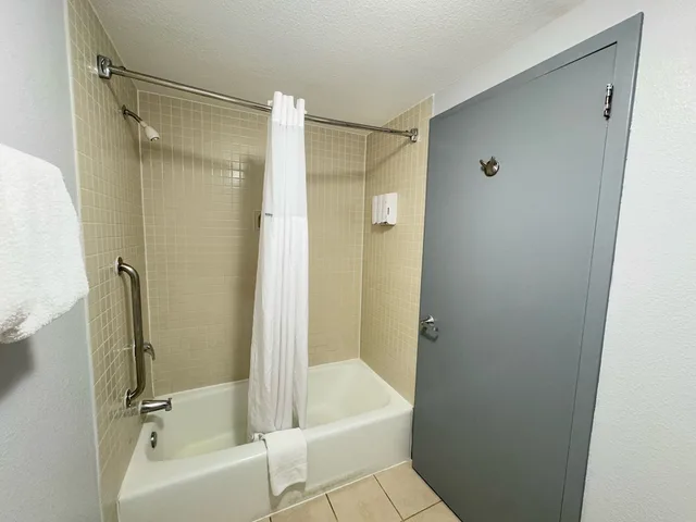 غرفة بسريرين مزدوجين، Super 8 by Wyndham Dallas Love Field Airport 8/10