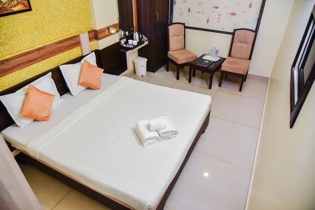 غرفة ديلوكس بسرير مزدوج بغرفة نوم واحدة، Hotel Tulsi 2/6
