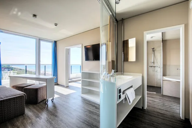 جناح بإطلالة على البحر بشرفة، a-ja Warnemuende. Das Resort 3/4