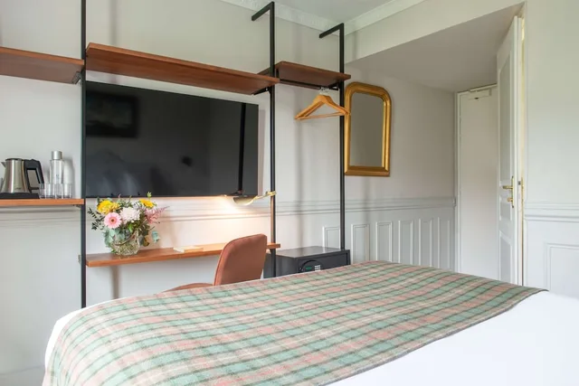 غرفة قياسية بسرير مزدوج، Hotel De La Porte Doree 3/5