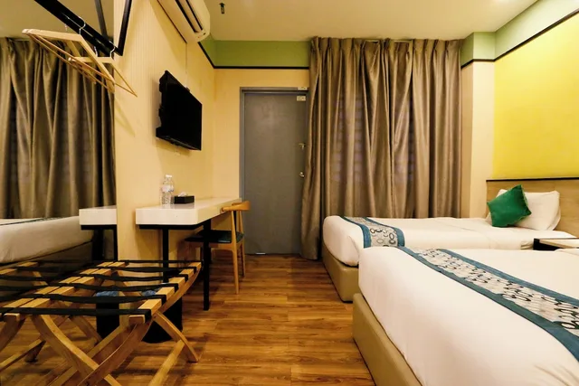 غرفة قياسية بسريرين منفصلين، Swing & Pillows at Golden Roof Hotel Seri Iskandar, Ipoh 3/5