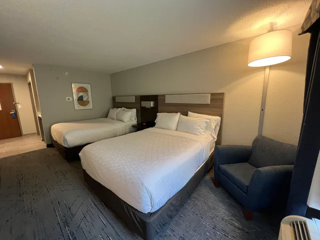 غرفة بسريرين كوين لذوي الإعاقة، Holiday Inn Express Hotel Suites Dubois 1/3