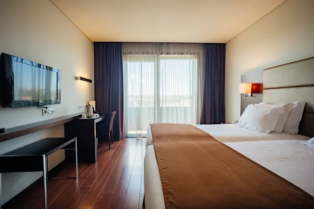 Room, Double or Twin Bed, with Child Extra Bed، Axis Porto Business & Spa Hotel 1/4