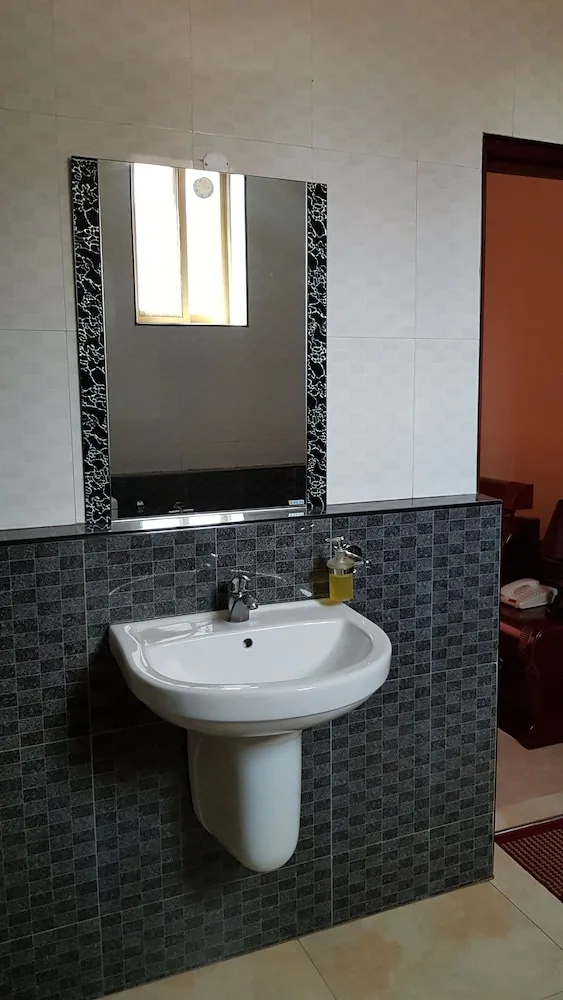 غرفة مفردة بسرير مزدوج، Biraj International Hotel 1/1