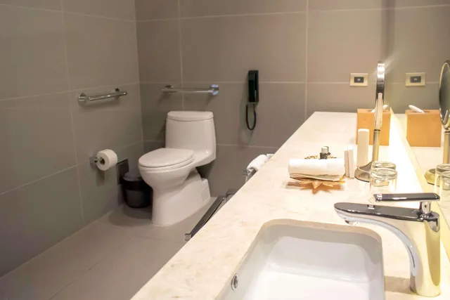 King Room With Balcony And Roll-in Shower-Mobility Accessible، Salvio Parque 93 Bogota, Curio Collection by Hilton 7/10