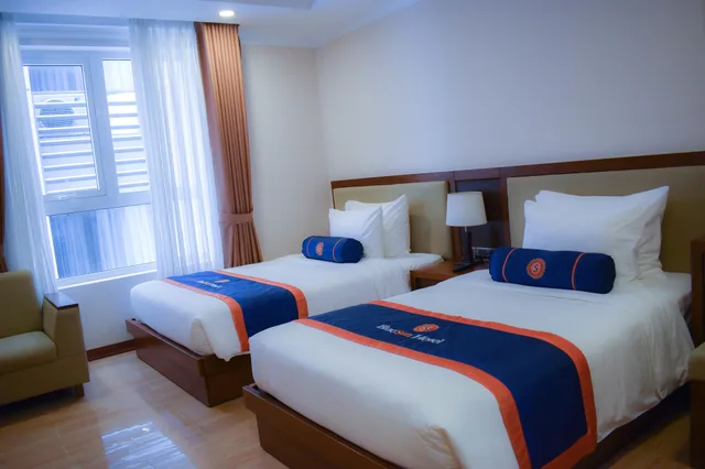 غرفة متصلة تنفيذية بإطلالة على البحر بشرفة، BlueSun Danang Beach Hotel 3/10