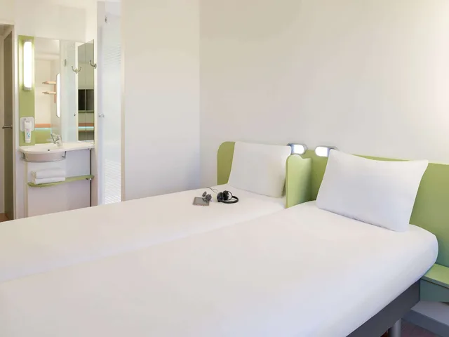 غرفة بسريرين منفصلين، Ibis Budget Lyon Confluence 5/10