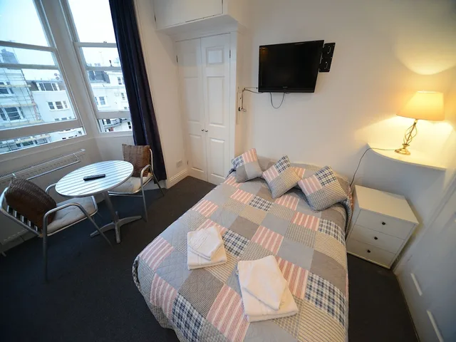 Family, 3 Beds, Marine View 9/10
