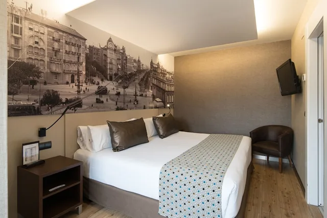 جناح، Catalonia Born Hotel 1/3