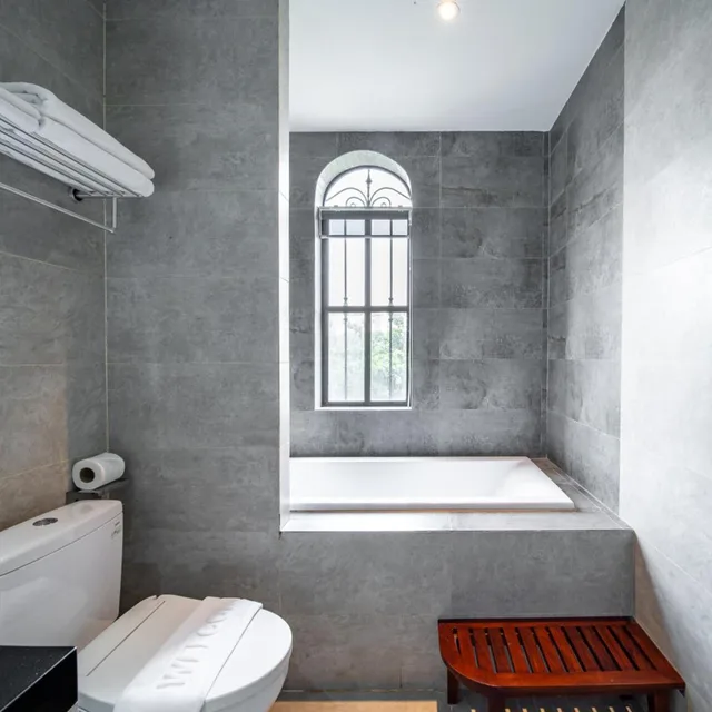 جناح جونيور، LCS Hotel & Apartment 6/10