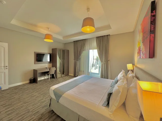 شقة بسريرين منفصلين وسرير كينج بغرفتي نوم، كورنيش لورين سويتس(Loren Suites Corniche) 10/10