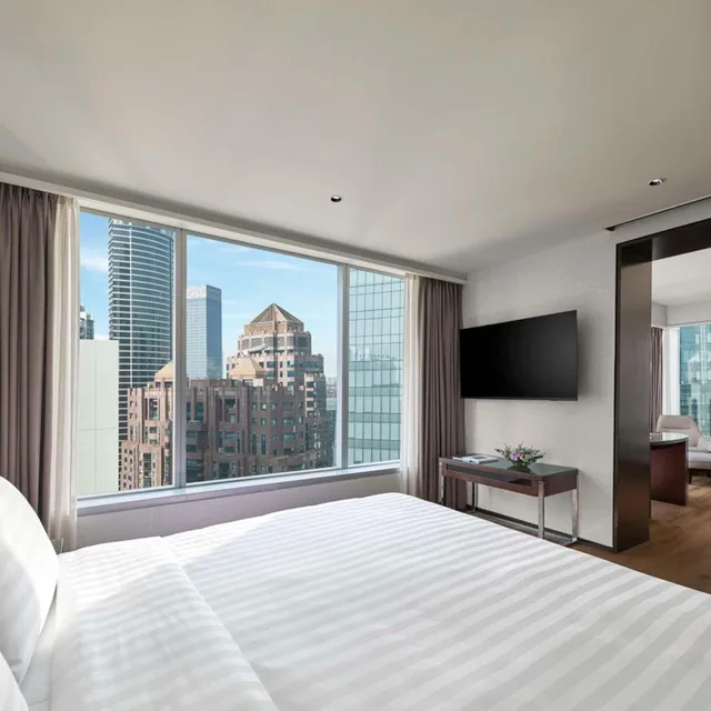 Renovated, Suite, King Bed, City View، Traders Hotel Kuala Lumpur 2/7