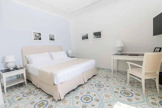 غرفة بسرير مزدوج أو سريرين منفصلين بإطلالة على البحر، Hotel Syrene Capri 5/8
