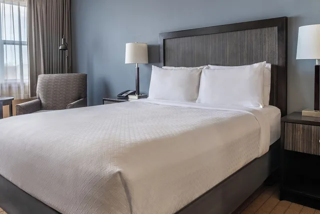 غرفة قياسية بسرير كينج، Inn on Prince Hotel and Conference Centre Truro 2/5