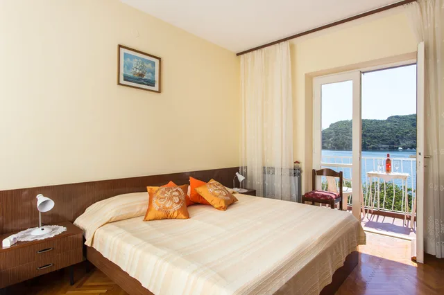 غرفة بسرير كينج بإطلالة على البحر، Villa Malfi 2/10
