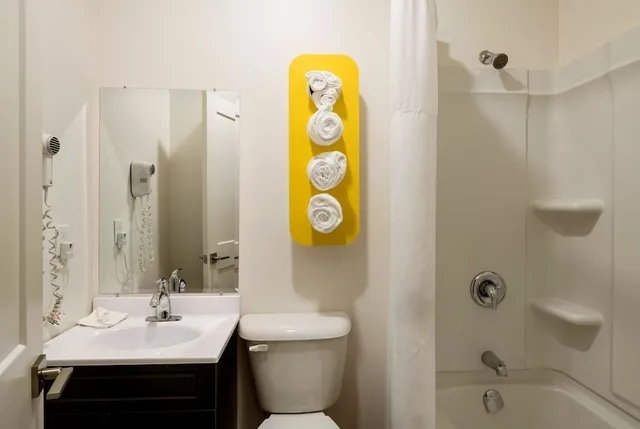 غرفة ديلوكس بسريرين كوين، Motel6 Moncton, NB 9/10