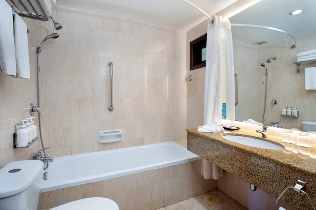 غرفة بسرير كوين بغرفة نوم واحدة للمدخنين، HOLIDAY INN RESORT BATAM 6/7