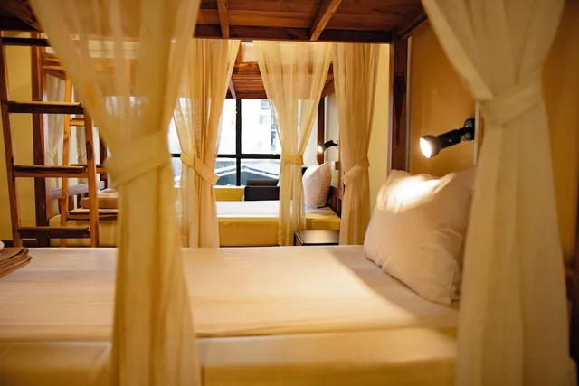 Private, 4 Beds, 2 Bunk Beds, External Bathroom، METRO PRATUNAM BOUTIQUE HOTEL 5/10