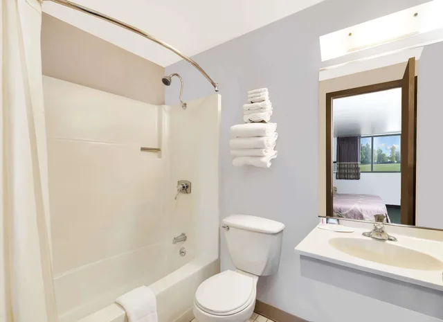 غرفة قياسية بسريرين كوين، Fairbridge Inn And Suites 5/5