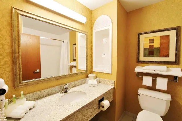 غرفة بسريرين كوين مع أريكة، Greentree Inn Suites In Pinetop 3/3