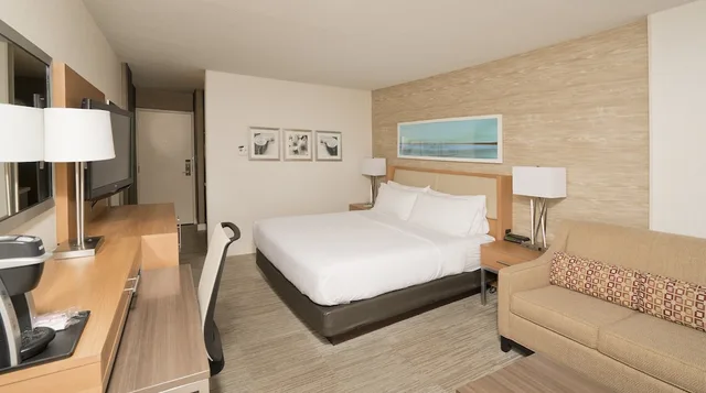 غرفة قياسية بسرير كينج مع أريكة، Holiday Inn Washington Central/White House 4/6