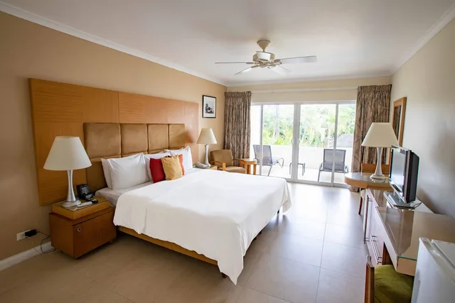 غرفة سوبيريور بسرير كينج بإطلالة على المسبح، Mango Bay Barbados 2/3