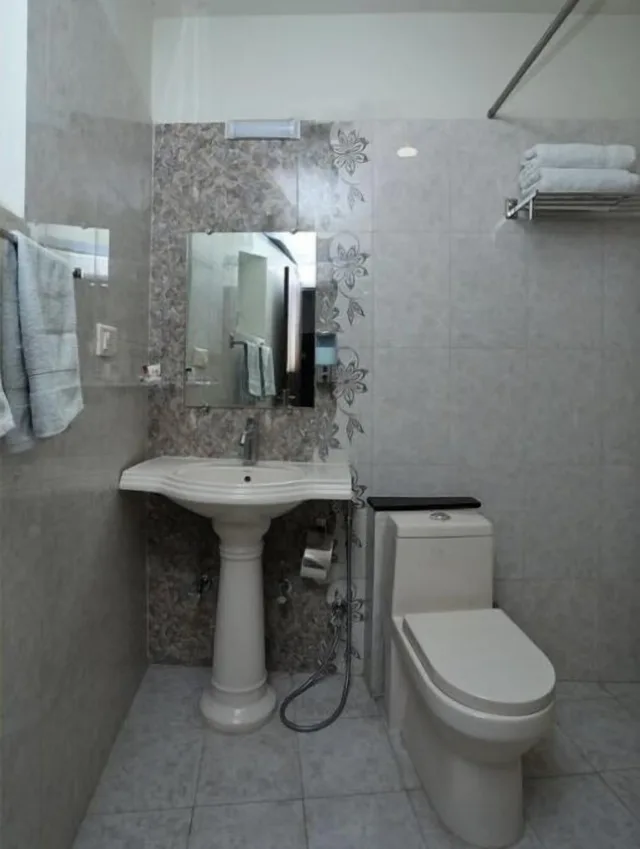 غرفة تنفيذية بسرير كينج، Hotel Shree Vatika 3/3