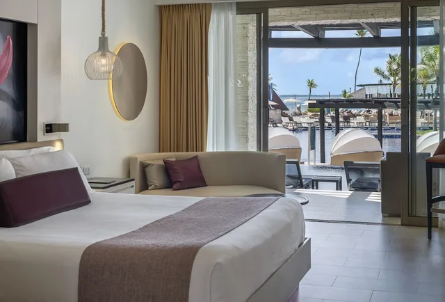Diamond Club, Swim Out, Junior Suite, Luxury, King Bed، Royalton CHIC Punta Cana, An Autograph Collection All-Inclusive Resort & Casino - Adults Only 3/4