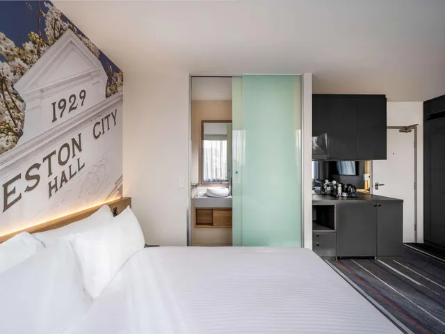 غرفة سوبيريور بسرير كينج وسرير كوين، Novotel Melbourne Preston 1/8