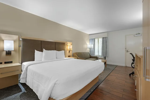 جناح بسرير كوين لذوي الإعاقة، Best Western Plus South Coast Inn 3/10