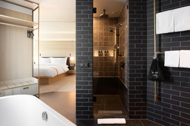 لوفت مفرد، Ruby Emma Hotel & Bar 3/4