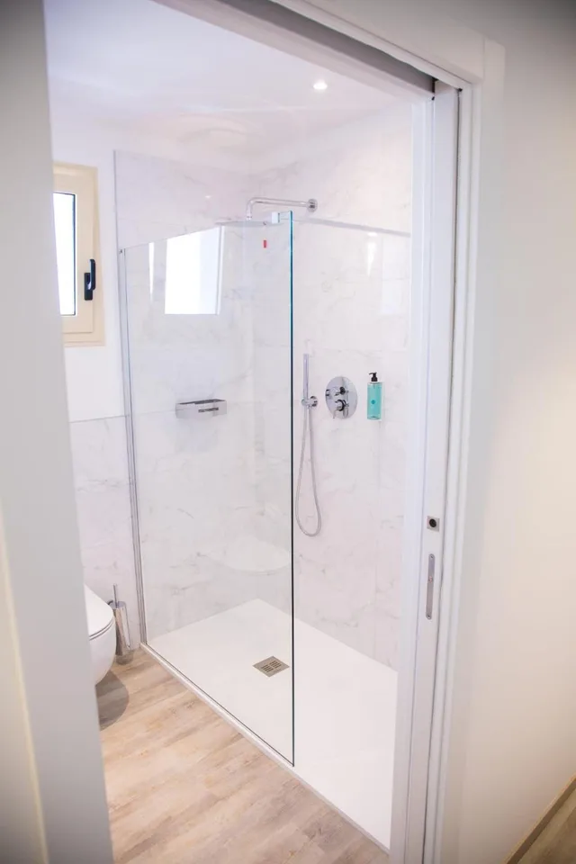 جناح بشرفة، Hotel Bristol 7/7