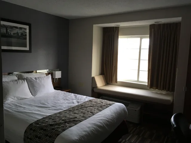 غرفة قياسية بسرير كوين، Microtel Inn Suites By Wyndham Albany Airport 4/9